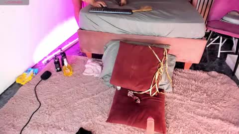 Snapshot of dreammatell_ chatting on March 9, 3:01 am Dream Matell online show from March 9, 3:01 am