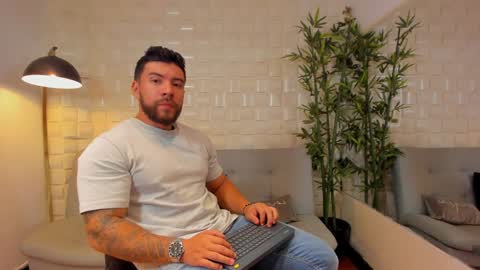 cris online show from January 14, 10:34 pm