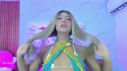 Snapshot of dreams_chloe chatting on November 2, 5:32 am dreams_chloe online show from November 2, 5:32 am