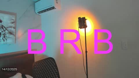 Snapshot of dreams_chloe chatting on December 14, 9:25 am dreams_chloe online show from December 14, 9:25 am