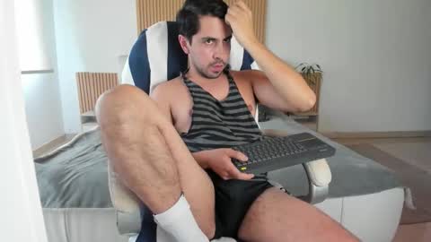 Snapshot of dreamsuxx chatting on November 25, 9:48 pm Diego online show from November 25, 9:48 pm