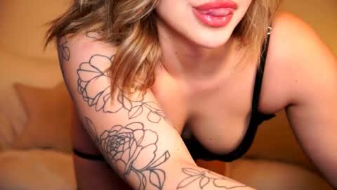 MISS B online show from April 16, 3:13 pm