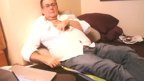 Snapshot of drfeelgood777 chatting on December 8, 3:53 am Dr. Feelgood online show from December 8, 3:53 am