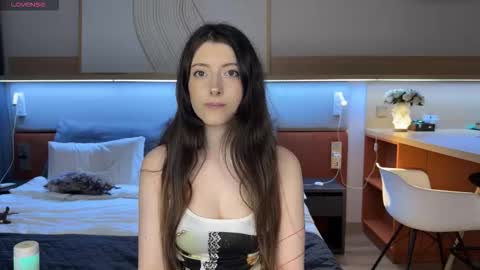 Snapshot of drippinsoprettyo_o chatting on December 2, 4:35 pm Emily online show from December 2, 4:35 pm