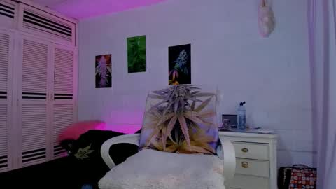 drippyorlove online show from December 20, 7:43 pm