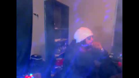 Snapshot of drogoloko233 chatting on October 30, 2:02 am drogo lpkp online show from October 30, 2:02 am