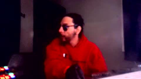 Snapshot of drogoloko233 chatting on November 27, 4:25 am drogo lpkp online show from November 27, 4:25 am