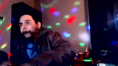 Snapshot of drogoloko233 chatting on December 21, 4:08 am drogo lpkp online show from December 21, 4:08 am