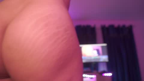 Snapshot of dsexiestqueen chatting on December 5, 8:11 am Trixy  Latex Doll online show from December 5, 8:11 am