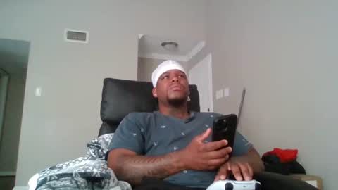 Snapshot of dsmoov_ chatting on October 27, 5:06 pm SmoovFanz online show from October 27, 5:06 pm