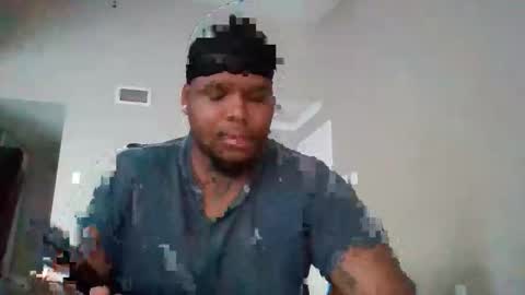 Snapshot of dsmoov_ chatting on November 26, 7:04 pm SmoovFanz online show from November 26, 7:04 pm