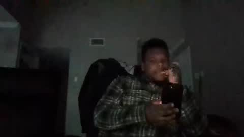 Snapshot of dsmoov_ chatting on December 2, 9:43 pm SmoovFanz online show from December 2, 9:43 pm