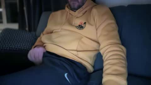 Snapshot of duke_london chatting on February 19, 7:05 pm Duke online show from February 19, 7:05 pm