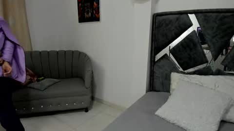 Dulce amg online show from April 2, 3:04 am