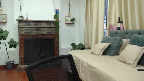 C E L E S T E  online show from November 5, 7:25 pm