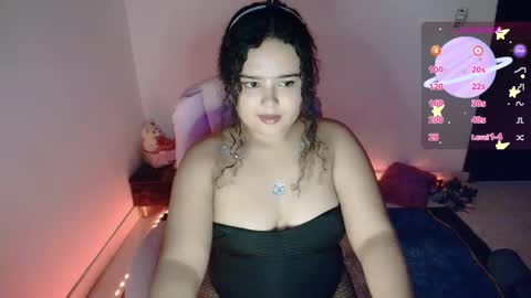 Snapshot of dulce_julieta_ chatting on October 31, 7:59 pm Dulce online show from October 31, 7:59 pm
