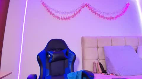 Dulce Maria online show from February 12, 11:38 am