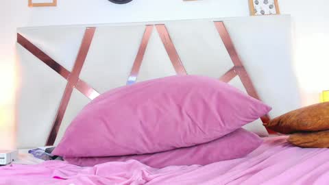 DULCE AURORA online show from February 6, 5:57 am