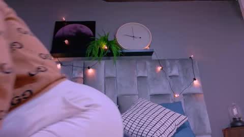 DULCE AURORA online show from October 14, 2:45 am