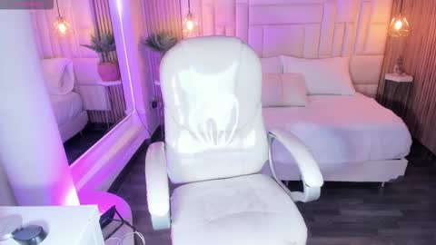 Dulce  online show from December 17, 11:38 am