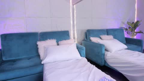 Dulce  online show from February 25, 7:23 pm