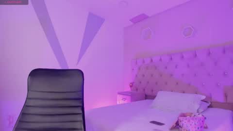 dulceprince1 online show from April 18, 11:58 am