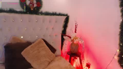 Dulcey online show from December 16, 4:39 am