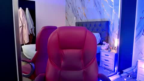 Snapshot of dulciinea_07 chatting on September 18, 9:06 pm Abril Cruz online show from September 18, 9:06 pm