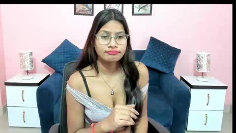 Snapshot of dumble_doree chatting on December 16, 7:15 am dumble_doree online show from December 16, 7:15 am