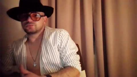 Snapshot of dumitrudolca chatting on December 18, 1:33 am nickyyyx online show from December 18, 1:33 am