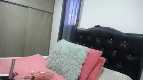 Nicole   online show from October 2, 9:44 pm