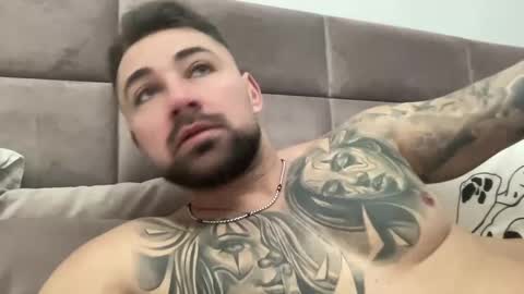 Snapshot of duncanstones chatting on December 7, 12:02 pm DuncanStone online show from December 7, 12:02 pm