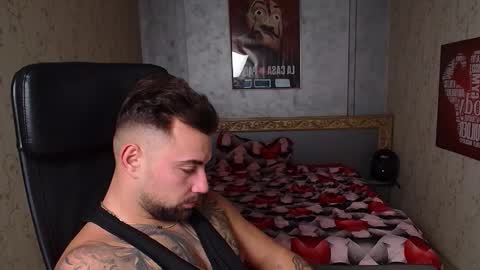 Snapshot of duncanstones chatting on December 12, 7:37 pm DuncanStone online show from December 12, 7:37 pm