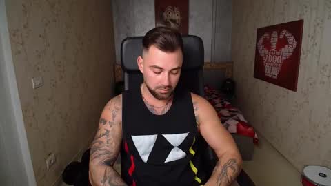 Snapshot of duncanstones chatting on December 19, 5:40 pm DuncanStone online show from December 19, 5:40 pm