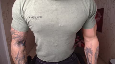 Snapshot of duncanstones chatting on December 24, 1:39 pm DuncanStone online show from December 24, 1:39 pm