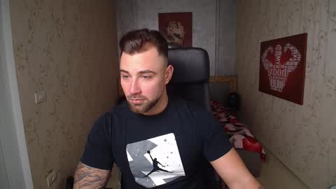 Snapshot of duncanstones chatting on December 27, 11:17 am DuncanStone online show from December 27, 11:17 am