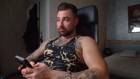 Snapshot of duncanstones chatting on January 3, 8:01 pm DuncanStone online show from January 3, 8:01 pm