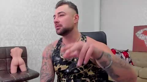 Snapshot of duncanstones chatting on January 11, 8:22 am DuncanStone online show from January 11, 8:22 am