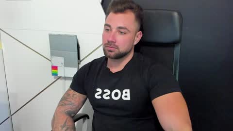 Snapshot of duncanstones chatting on February 4, 2:32 pm DuncanStone online show from February 4, 2:32 pm