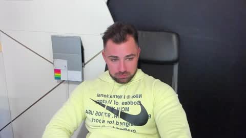 Snapshot of duncanstones chatting on February 5, 8:00 am DuncanStone online show from February 5, 8:00 am