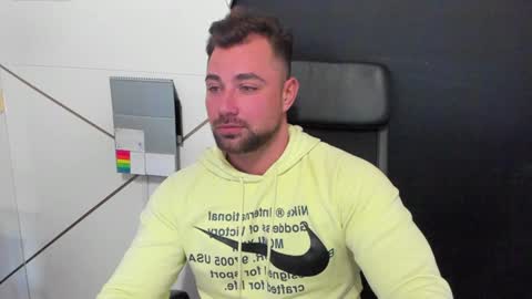 Snapshot of duncanstones chatting on February 5, 11:12 am DuncanStone online show from February 5, 11:12 am