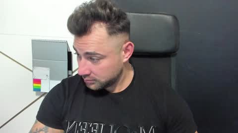 Snapshot of duncanstones chatting on February 8, 4:36 am DuncanStone online show from February 8, 4:36 am