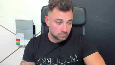 Snapshot of duncanstones chatting on February 8, 10:39 am DuncanStone online show from February 8, 10:39 am