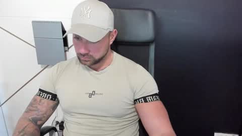 Snapshot of duncanstones chatting on February 12, 11:07 am DuncanStone online show from February 12, 11:07 am