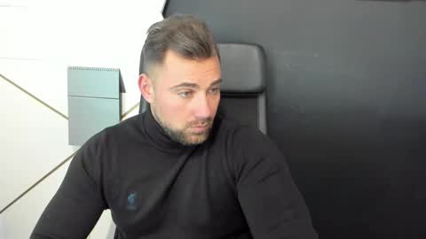 Snapshot of duncanstones chatting on February 19, 11:17 am DuncanStone online show from February 19, 11:17 am