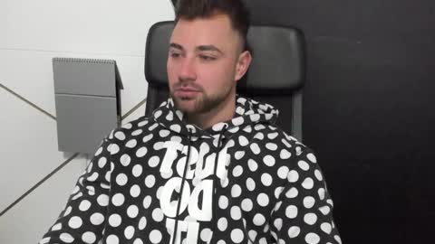 Snapshot of duncanstones chatting on March 3, 5:31 am DuncanStone online show from March 3, 5:31 am