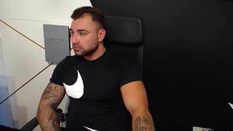 Snapshot of duncanstones chatting on September 16, 4:35 am DuncanStone online show from September 16, 4:35 am