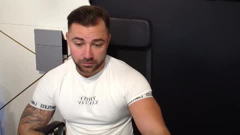 Snapshot of duncanstones chatting on September 21, 5:31 am DuncanStone online show from September 21, 5:31 am