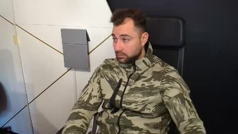 Snapshot of duncanstones chatting on October 10, 5:28 am DuncanStone online show from October 10, 5:28 am