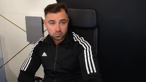 Snapshot of duncanstones chatting on October 16, 5:19 am DuncanStone online show from October 16, 5:19 am